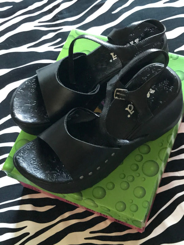 Mudd Chunky Black Platform Sandals