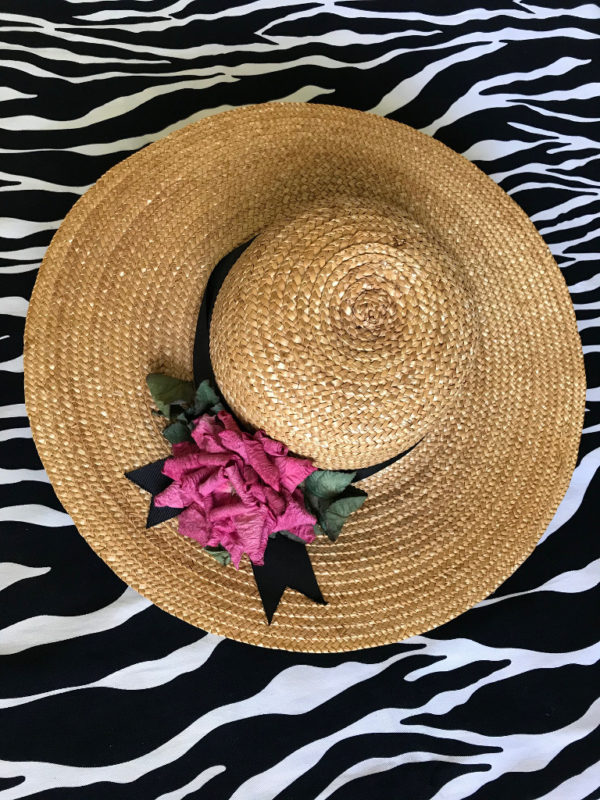 Romantic Straw Hat With A Rose